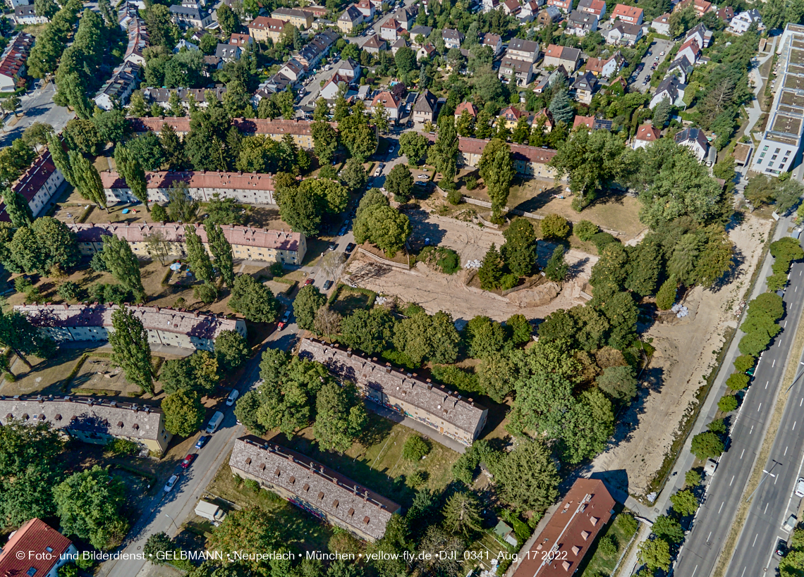 17.08.2022 - Luftbilder von der Baustelle Maikäfersiedlung in Berg am Laim